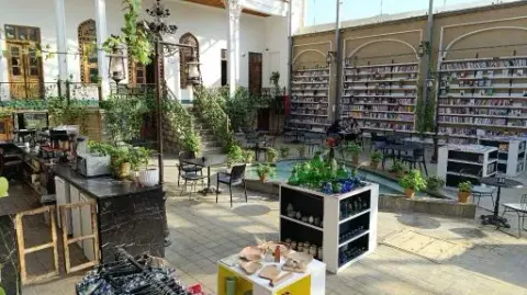 کافه کتاب فرهنگان