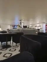 کافه و رستوران هیچ