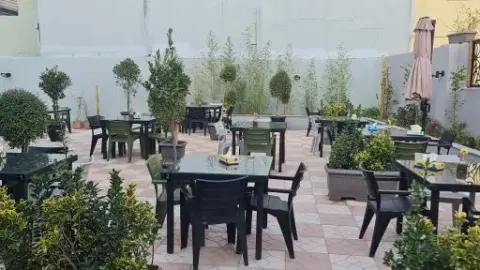 کافه طارونه جم