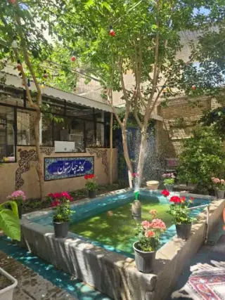 هتل بومگردی و کافه چهارستون