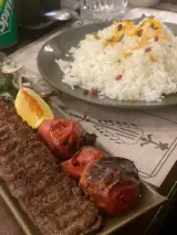 رستوران ترمه و طاووس