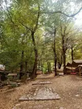 خانه بلوط (خانه سنتی، سوییت، کافه رستوران، آلاچیق)