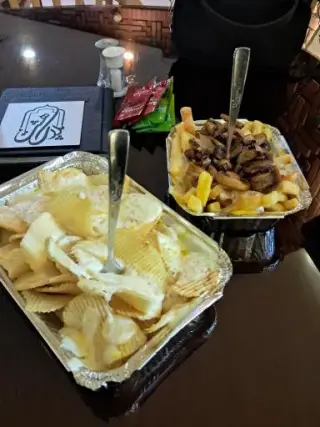 کافه فست‌فود پلاک هشت