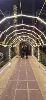 کافه رستوران بام عالی قاپو