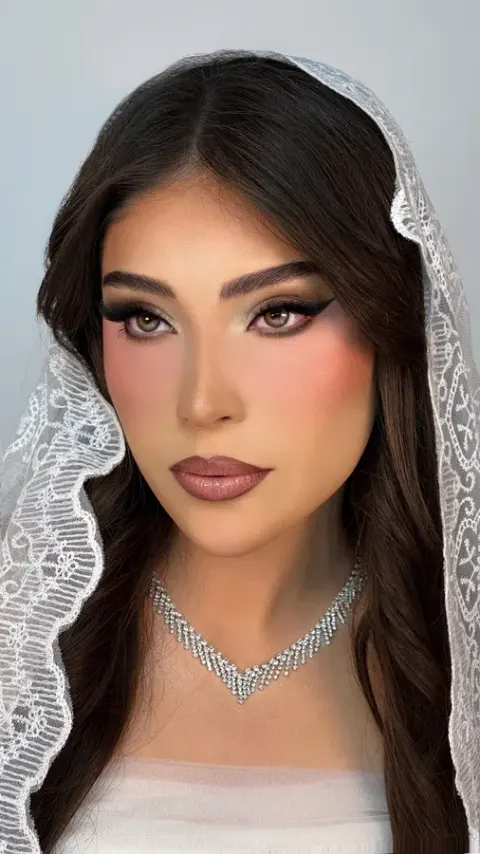 خدمات تخصصی میکاپ و آموزش هورشید حجتی