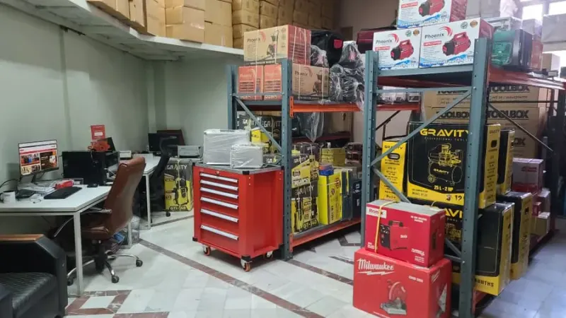 فروشگاه کیف ابزار: فروش ویژه موتور برق در پاساژ فجر