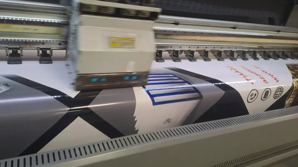 چاپ تخصصی بنر و استیکر عظیمی