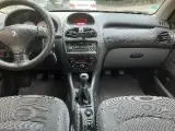 آموزش رانندگی حرفه ای با 206 دو پداله