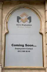 نصاب ونیل ، غرفه سازی نمایشگاهی در تهران ، نصب استیکر و مش