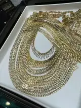 فروشنده طلا وجواهرات