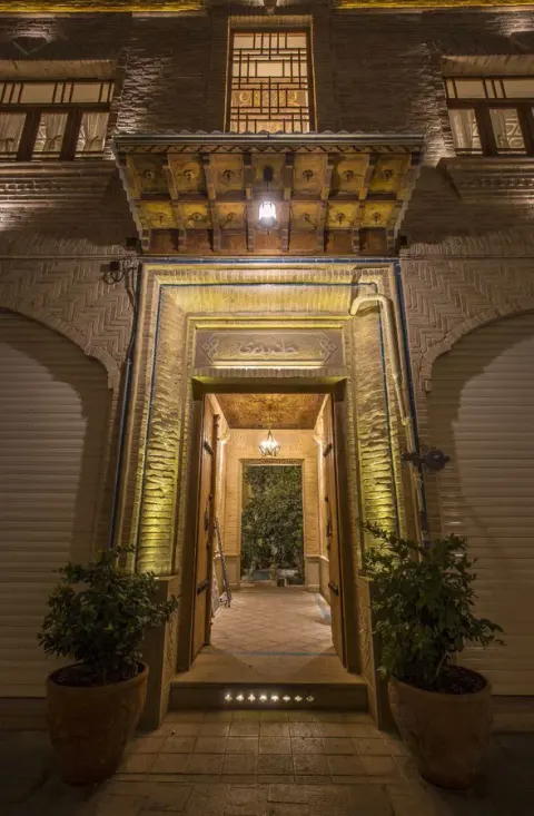 عمارت گلبهاری