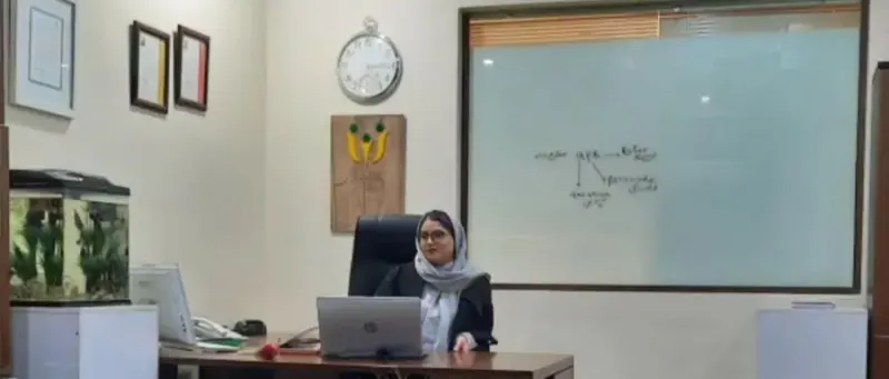 فاطمه خمسه روانشناس و رواندرمانگر پویشی