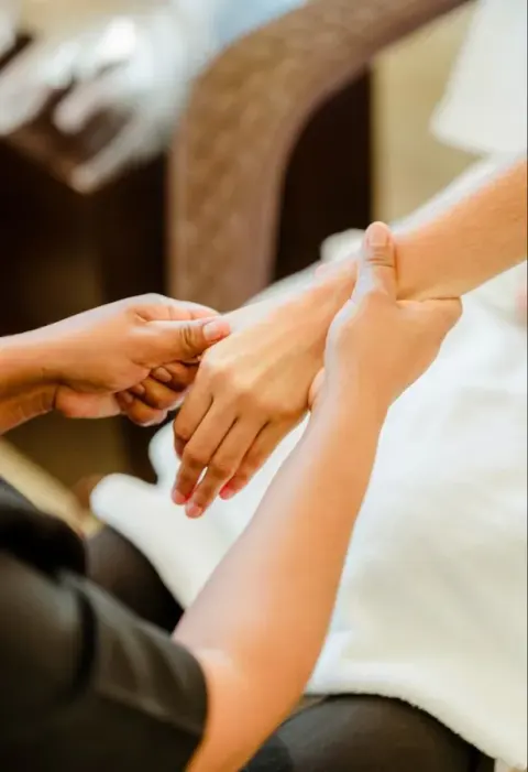 ماساژ درمانی و تخصصی اریک