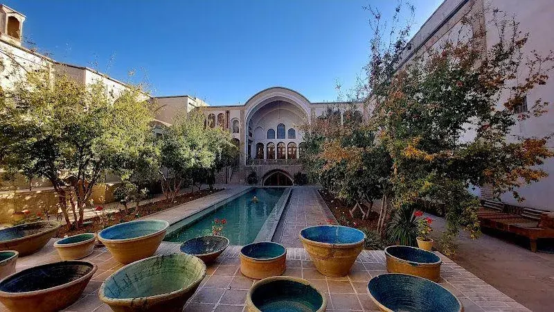 هتل سنتی خانه منوچهری