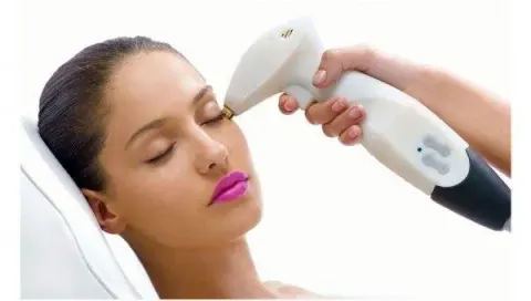 کلینیک تخصصی پوست و لیزر دی