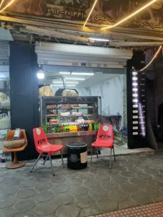 ساندویچی و فست فود هفتادیا