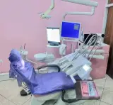 دکتر نازنین قبادی جراح دندانپزشک