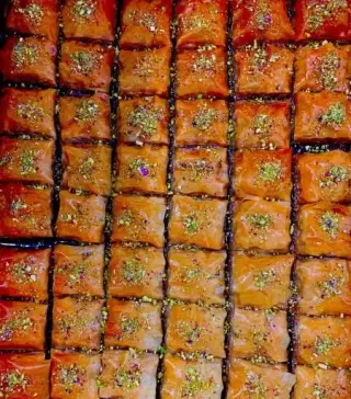 دنیز باقلوا