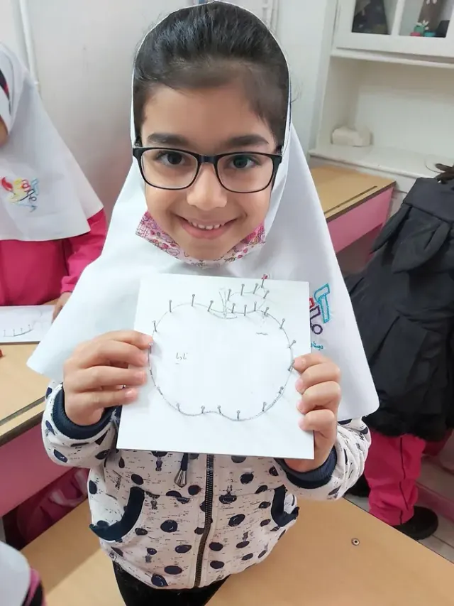 دبستان دخترانه کاغذ رنگی