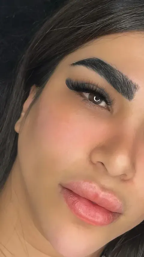 خدمات تخصصی اکستنشن مژه صدف رحیمی