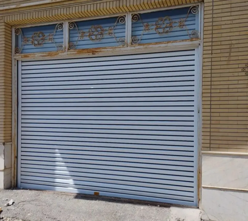 اجرا و نصب کرکره برقی و جک پارکینگی و شیشه سکوریت میراب در کاشان