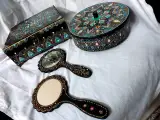 دیوارکوب و ظروف نقطه کوبی چوبی و سفالی