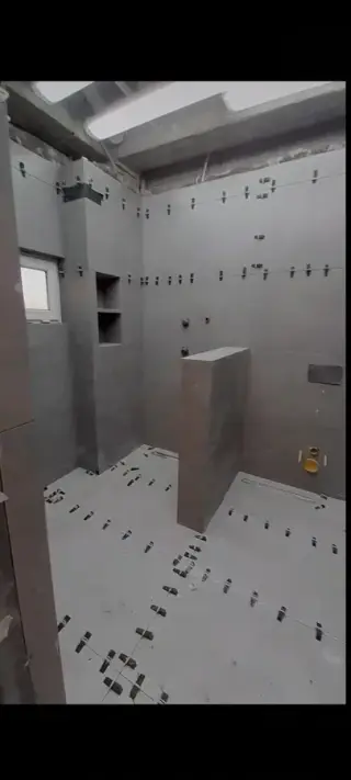 استاد کاشی و سرامیک شاهین دژ