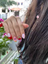 خدمات تخصصی ناخن سالن فاطمه عمران