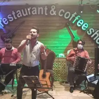 کافه رستوران بزرگ رومی