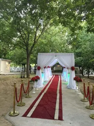 Manouchehri Tourism Center