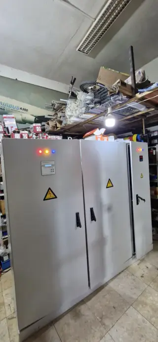طراحی و مونتاژ تابلو برق صنعتی احمدی