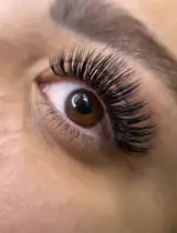 خدمات کاشت و اکستنشن مژه و ابرو هاله