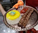 رستوران گلپایگانی نان داغ کباب داغ
