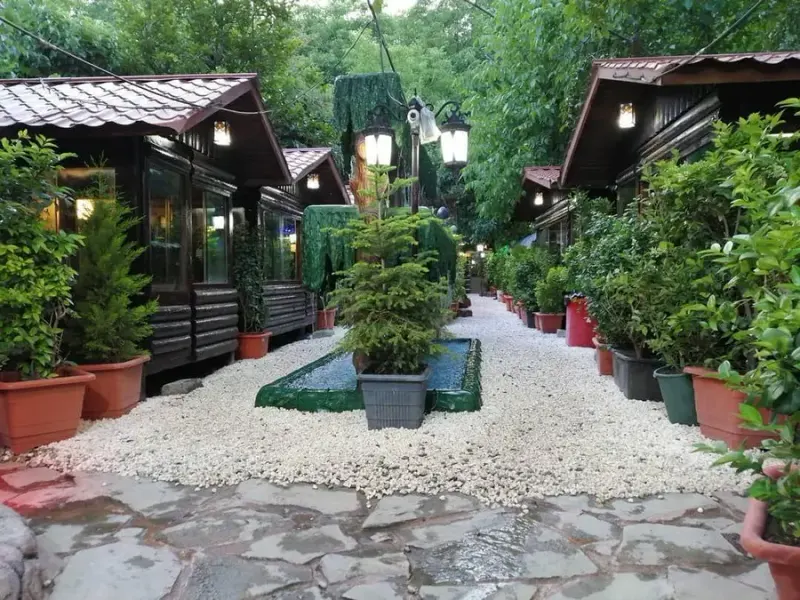 باغچه رستوران کلبه
