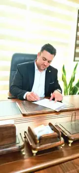 وکیل بهمن اسفندیار(ملکی خانواده حقوقی)