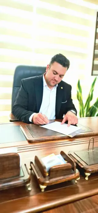 وکیل بهمن اسفندیار(ملکی خانواده حقوقی)