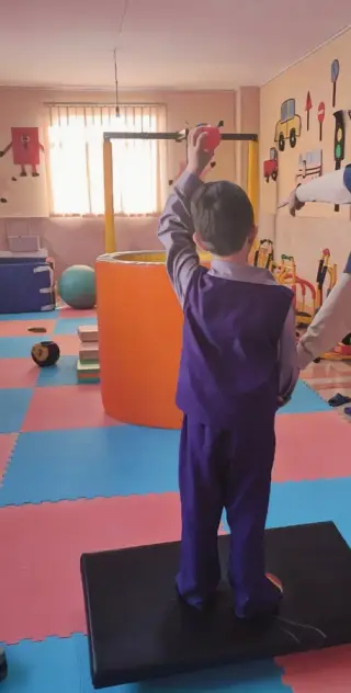 مرکزتوانبخشی(کاردرمانی،گفتاردرمانی)آوات