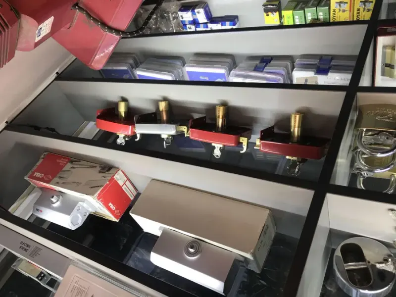 کلید سازی و تعمیر جک پارکینگ اکبری