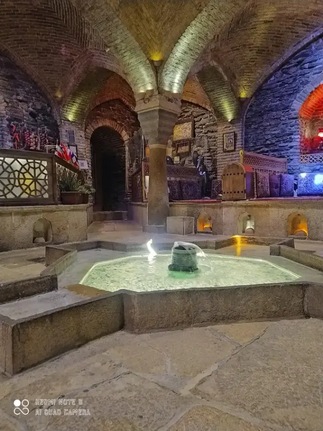 رستوران شاندیز حاجی