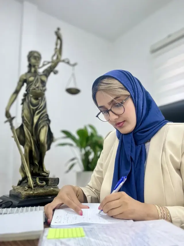 نرگس سالاری وکیل پایه یک دادگستری