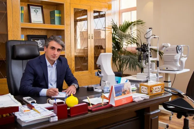 دکتر قلم آرا جراح و متخصص چشم