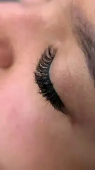 مرکز تخصصی ناخن و مژه((نداعباسی))