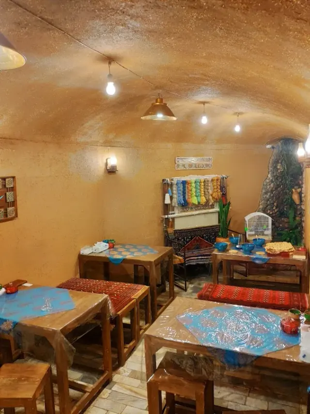 دیزی سرای فرحزاد