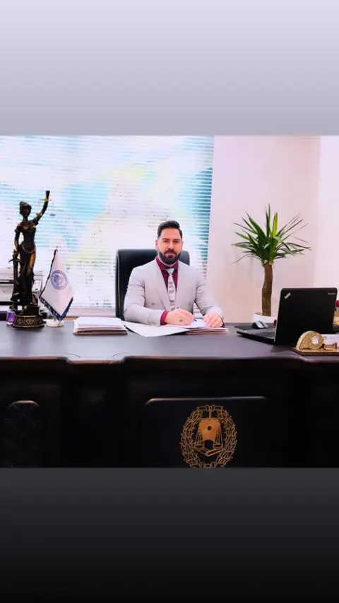 وکیل پایه یک دادگستری علیرضا میرزایی
