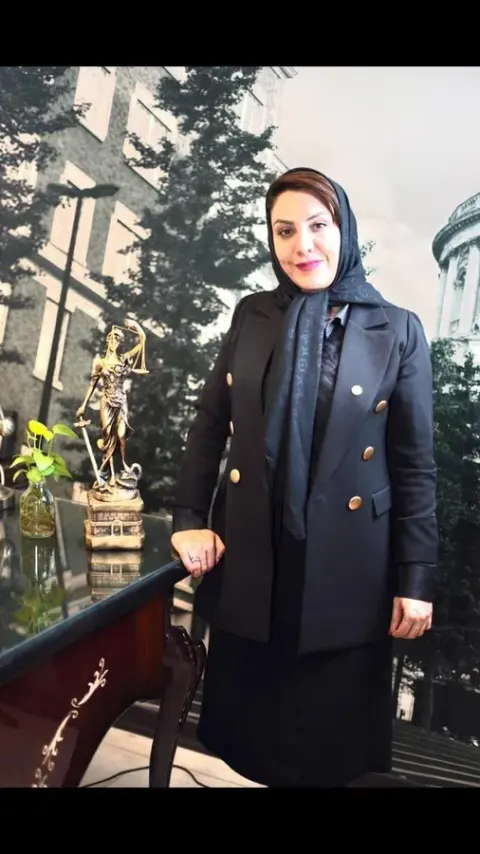 دفتر وکالت سمیه نیازیان