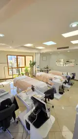 مرکز تخصصی پوست و مو بهار