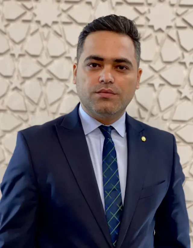 وکیل پایه یک دادگستری (رامین ملائی)