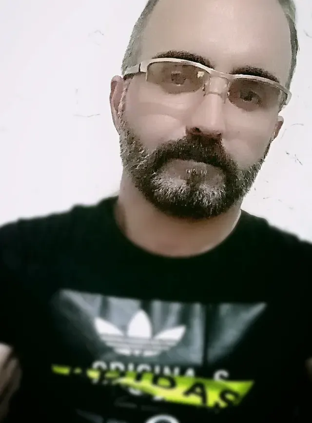 پوشاک اقبالی
