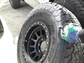 پنچرگیری سیار خودرو در محل تهران