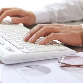 استخدام مترجم و تایپیست
